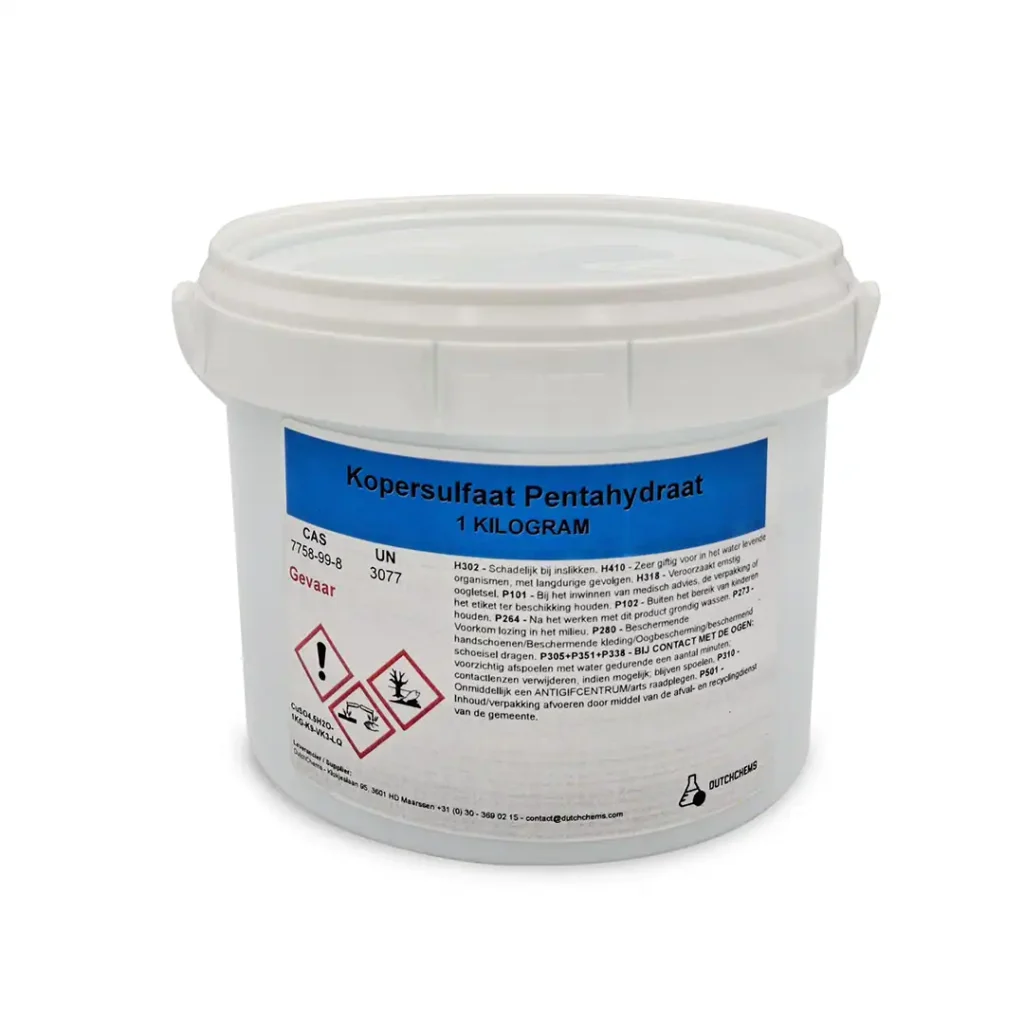 Bucket containing 1 kilogram of copper sulphate pentahydrate, provided with safety information and warning symbols.